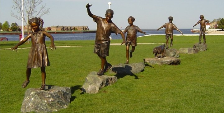 Follow_the_Leader 750x380