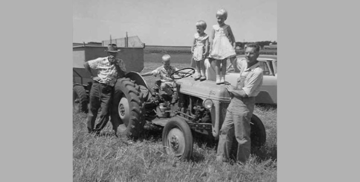 kids on tractor gray 750x380